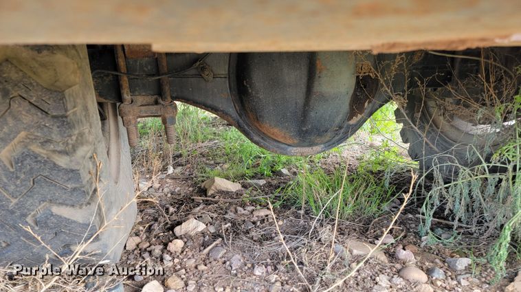 image for item JG9825 1979 Ford F700  utility / service truck