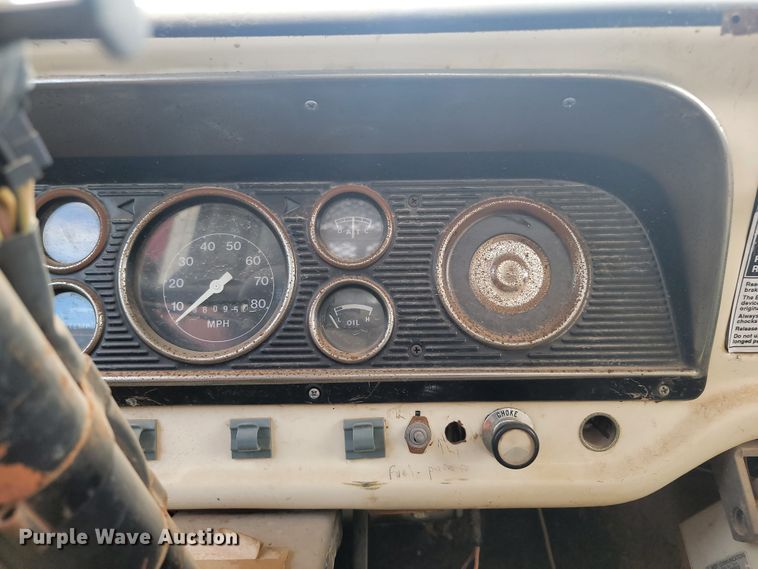 image for item JG9825 1979 Ford F700  utility / service truck