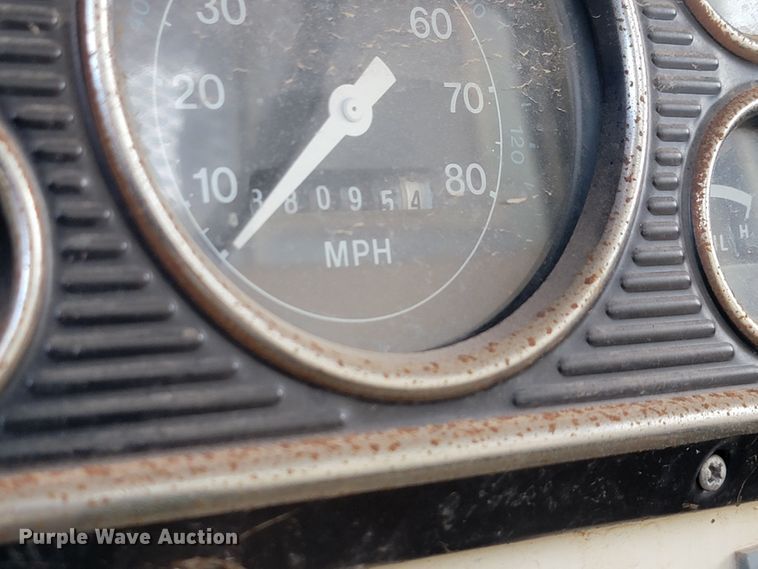 image for item JG9825 1979 Ford F700  utility / service truck