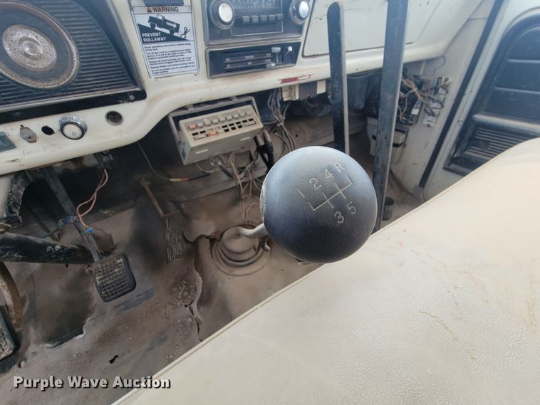 image for item JG9825 1979 Ford F700  utility / service truck