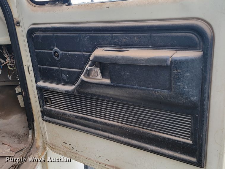 image for item JG9825 1979 Ford F700  utility / service truck