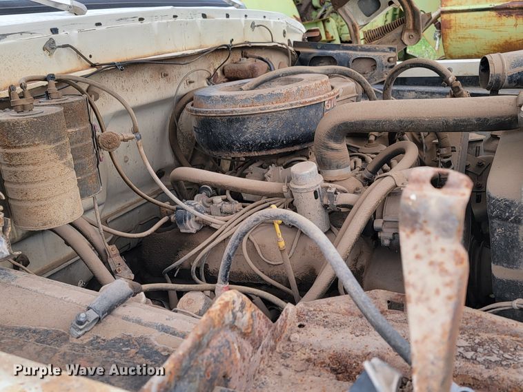 image for item JG9825 1979 Ford F700  utility / service truck