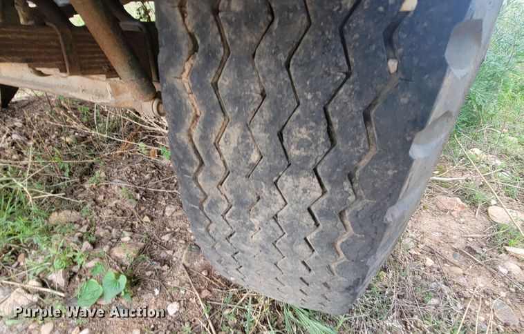 image for item JG9825 1979 Ford F700  utility / service truck