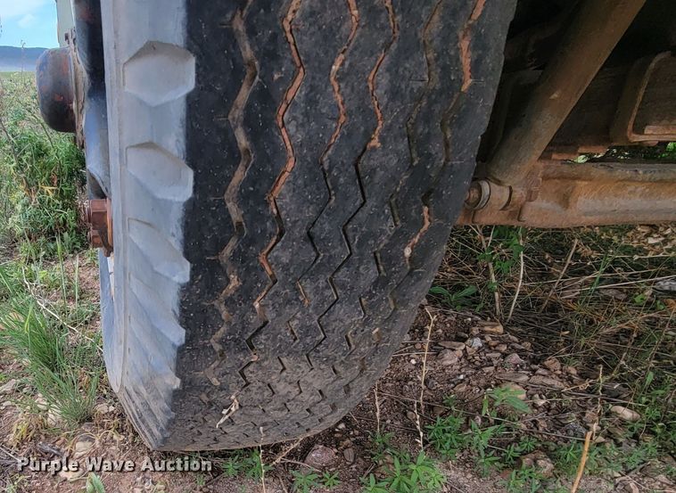 image for item JG9825 1979 Ford F700  utility / service truck