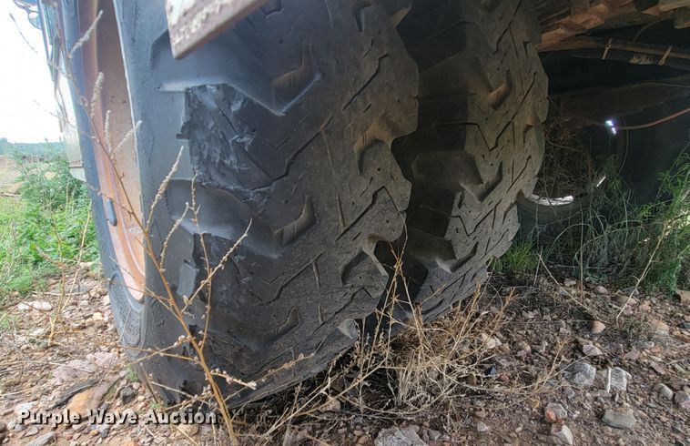 image for item JG9825 1979 Ford F700  utility / service truck