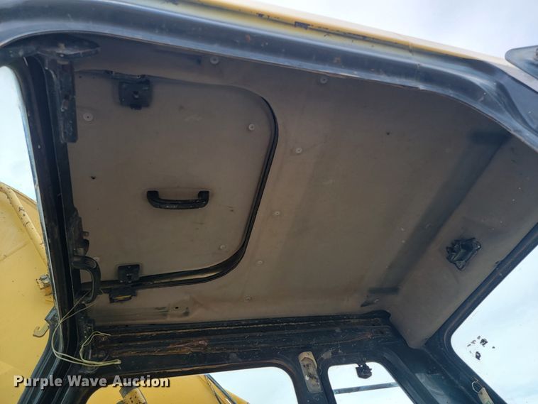 image for item JG9828 1996 Komatsu PC200LC-6LC  excavator