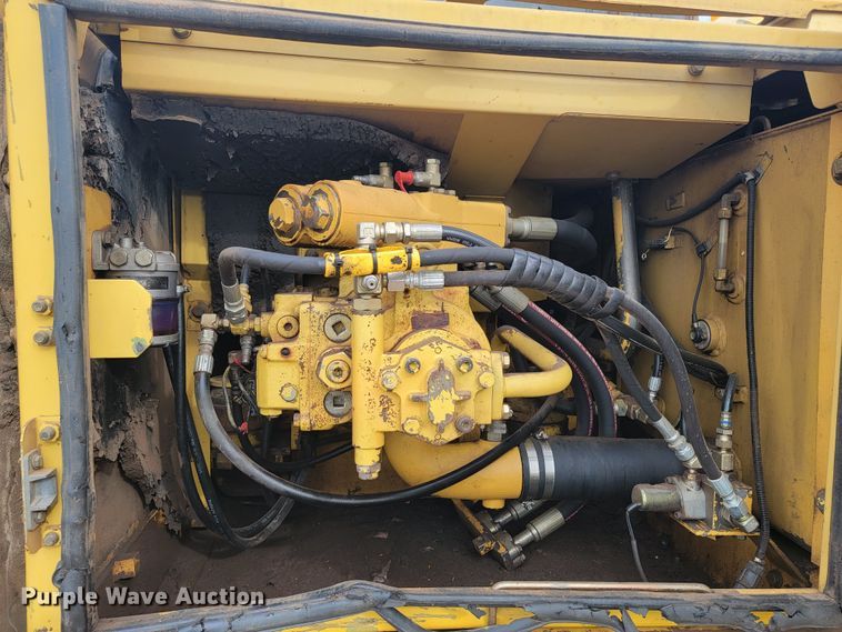 image for item JG9828 1996 Komatsu PC200LC-6LC  excavator