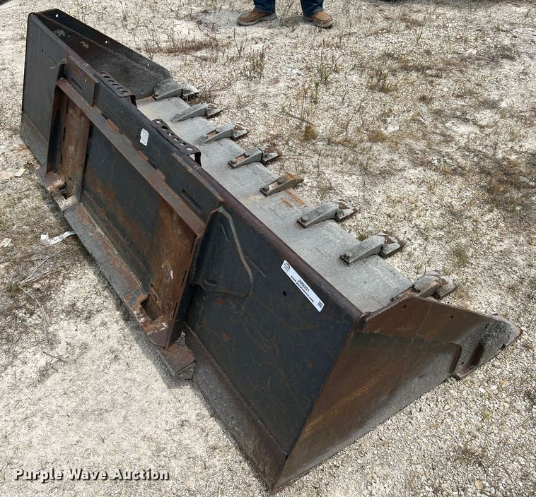 image for item JM9291 Bobcat 88 HD C/I  skid steer bucket