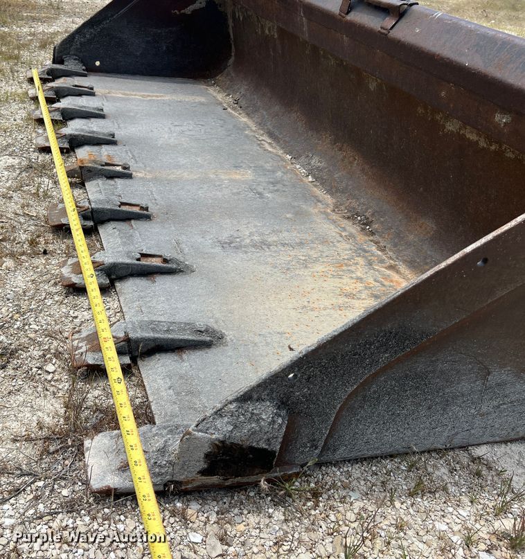 image for item JM9291 Bobcat 88 HD C/I  skid steer bucket