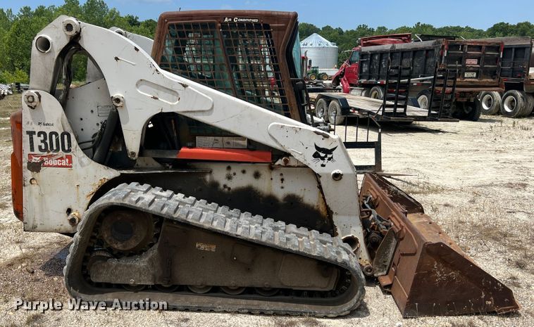 image for item JM9299 2007 Bobcat T300  skid steer loader