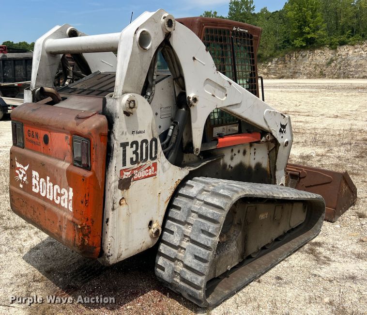 image for item JM9299 2007 Bobcat T300  skid steer loader
