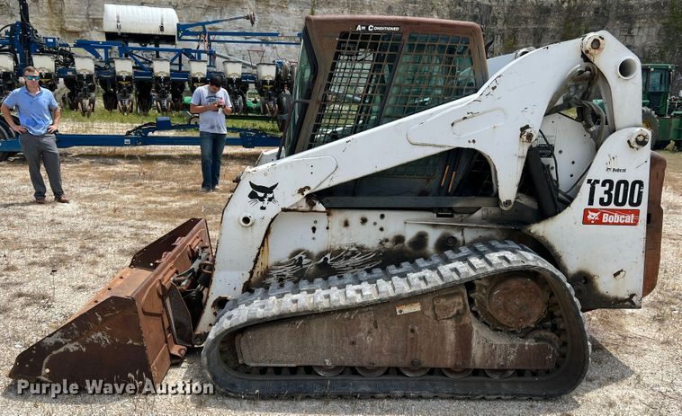 image for item JM9299 2007 Bobcat T300  skid steer loader
