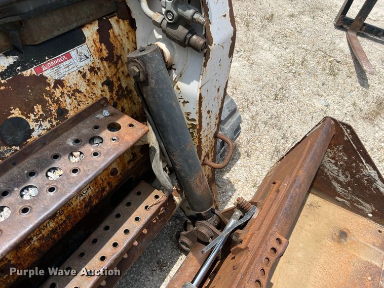 image for item JM9299 2007 Bobcat T300  skid steer loader