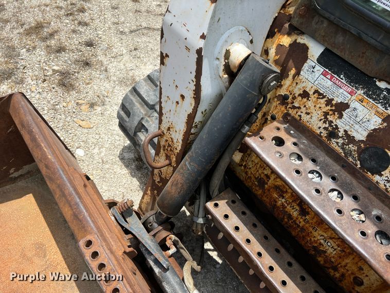 image for item JM9299 2007 Bobcat T300  skid steer loader