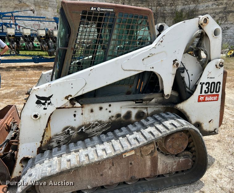 image for item JM9299 2007 Bobcat T300  skid steer loader