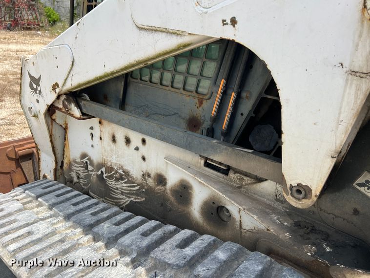 image for item JM9299 2007 Bobcat T300  skid steer loader