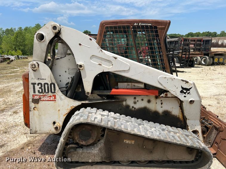 image for item JM9299 2007 Bobcat T300  skid steer loader