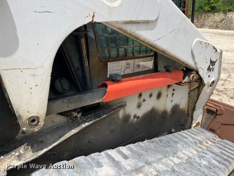 image for item JM9299 2007 Bobcat T300  skid steer loader