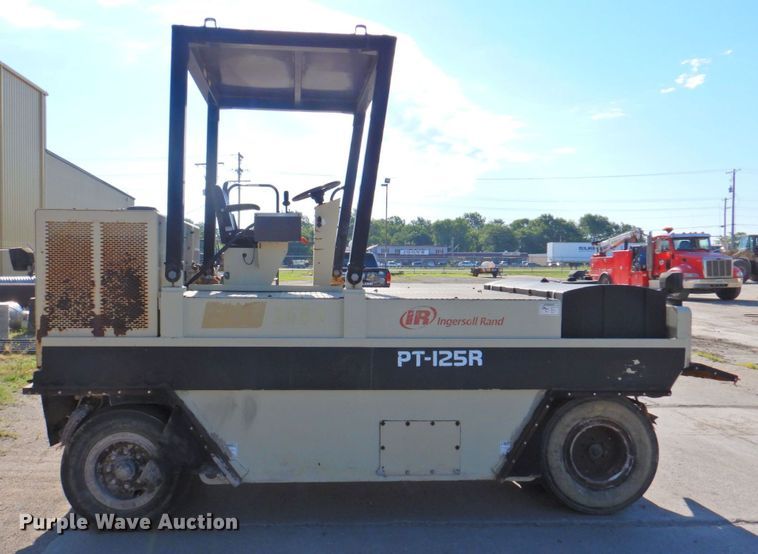 image for item JS9018 2007 Ingersoll Rand PT125R  pneumatic roller