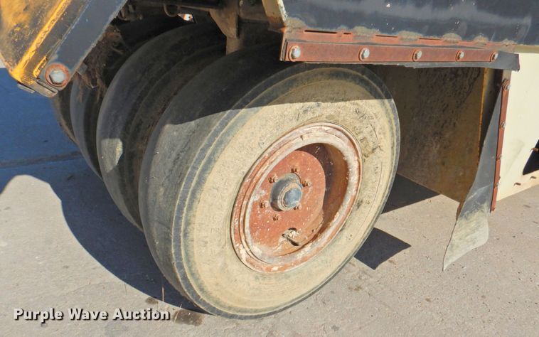 image for item JS9018 2007 Ingersoll Rand PT125R  pneumatic roller