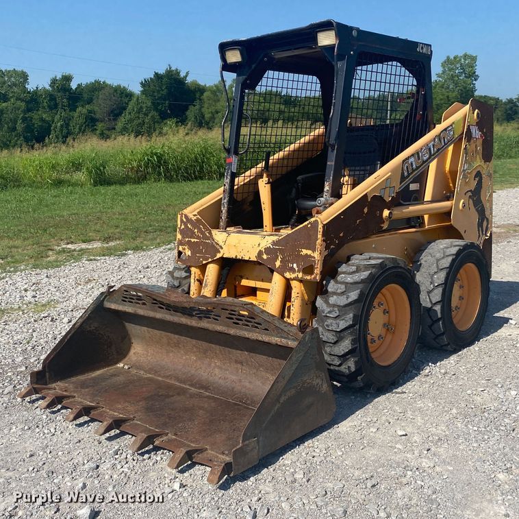 image for item JU9265 2001 Mustang 2042  skid steer loader