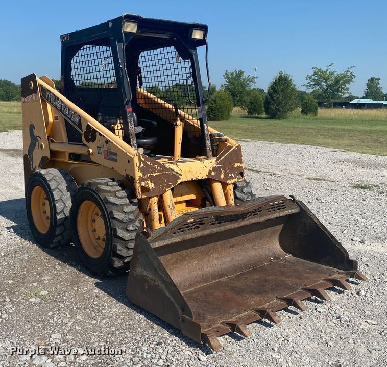 image for item JU9265 2001 Mustang 2042  skid steer loader