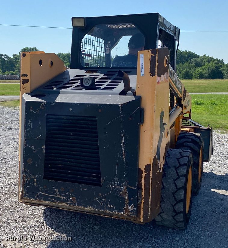 image for item JU9265 2001 Mustang 2042  skid steer loader