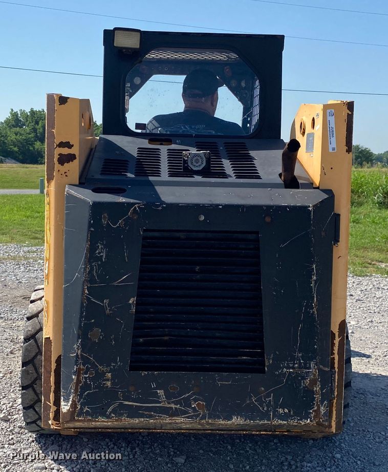 image for item JU9265 2001 Mustang 2042  skid steer loader