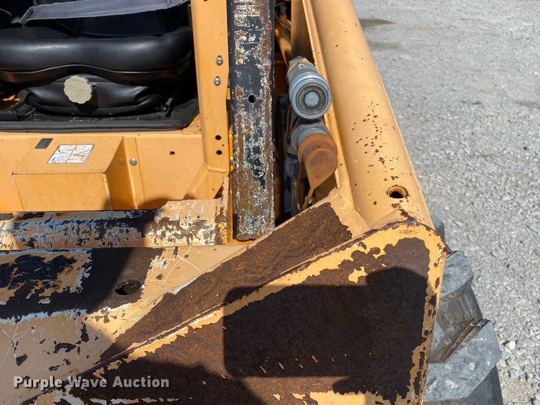 image for item JU9265 2001 Mustang 2042  skid steer loader