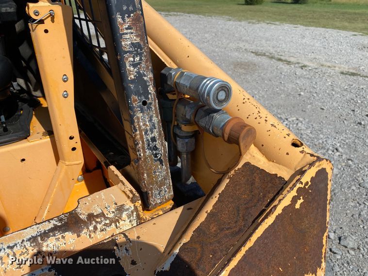 image for item JU9265 2001 Mustang 2042  skid steer loader