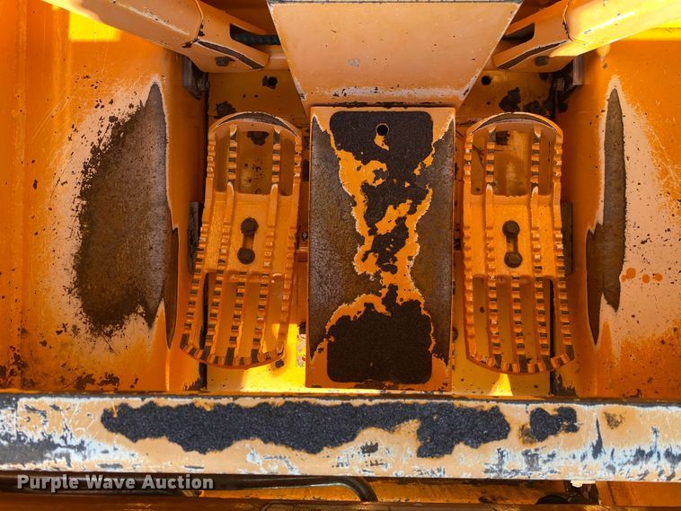 image for item JU9265 2001 Mustang 2042  skid steer loader