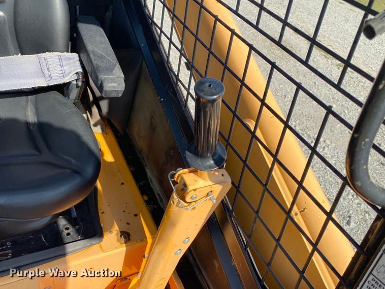 image for item JU9265 2001 Mustang 2042  skid steer loader