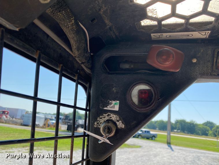 image for item JU9265 2001 Mustang 2042  skid steer loader