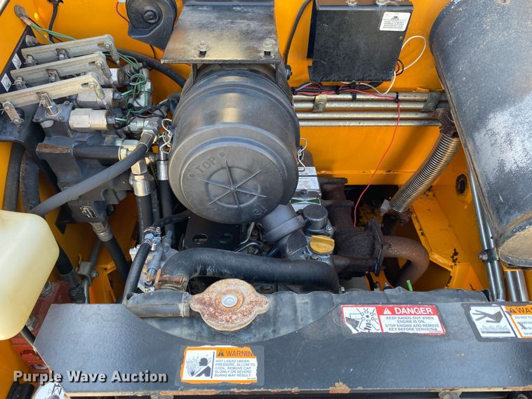 image for item JU9265 2001 Mustang 2042  skid steer loader