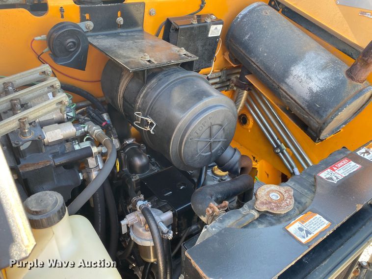 image for item JU9265 2001 Mustang 2042  skid steer loader