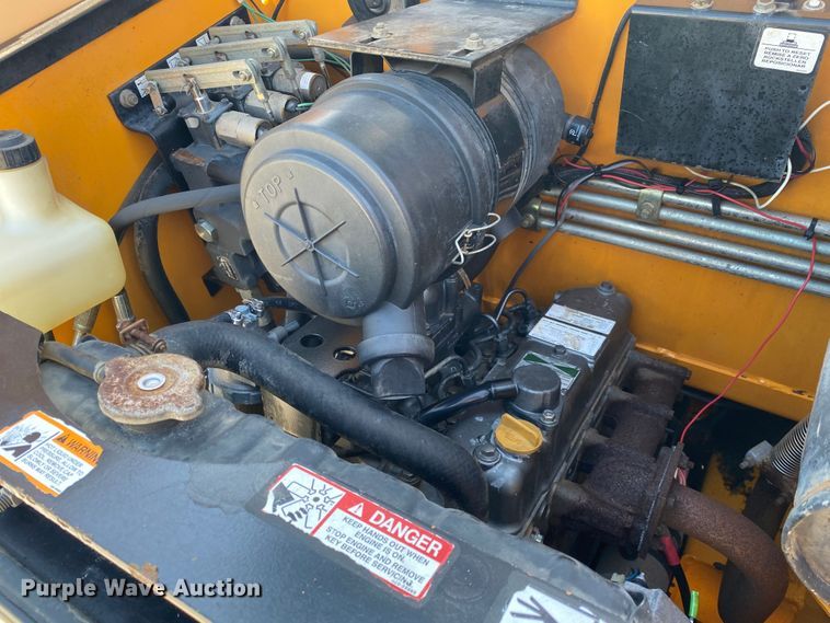 image for item JU9265 2001 Mustang 2042  skid steer loader