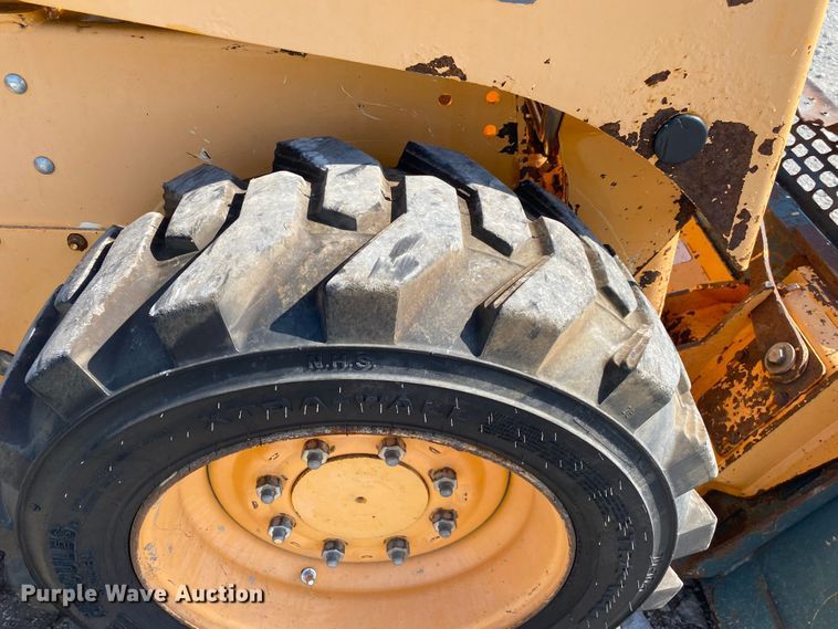 image for item JU9265 2001 Mustang 2042  skid steer loader