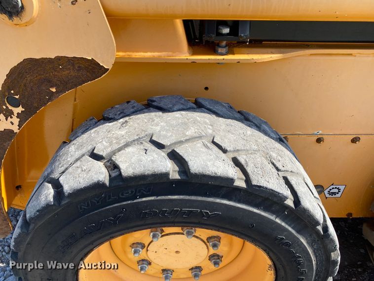 image for item JU9265 2001 Mustang 2042  skid steer loader