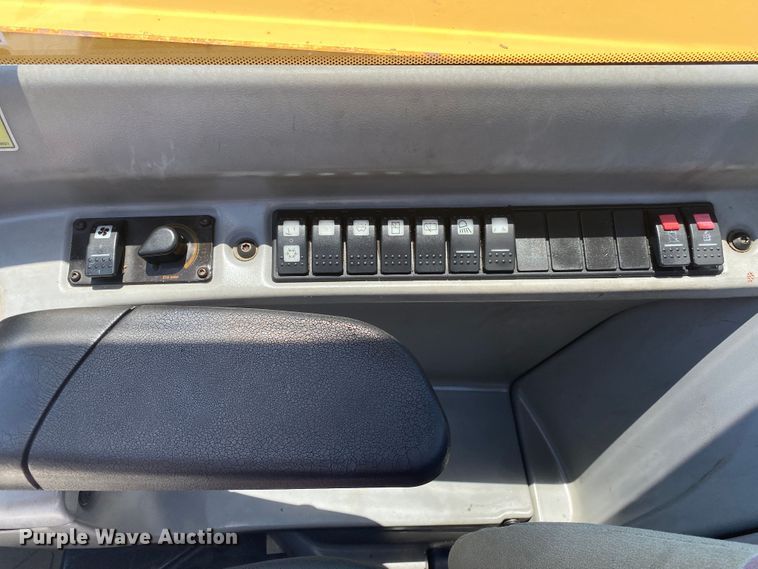 image for item JU9271 2005 Caterpillar TH560B  telehandler