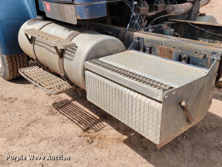 image for item KA9318 1985 Volvo White Autocar AT Westport  truck cab and chassis