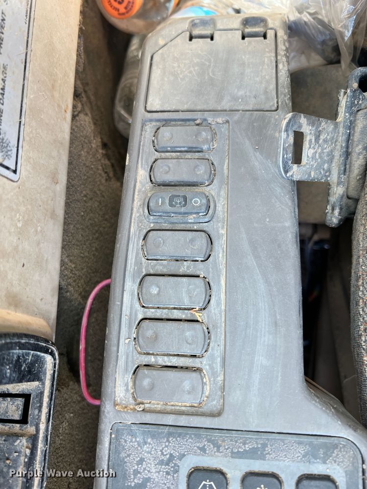 image for item KC9839 1999 Caterpillar 322BL  long reach excavator