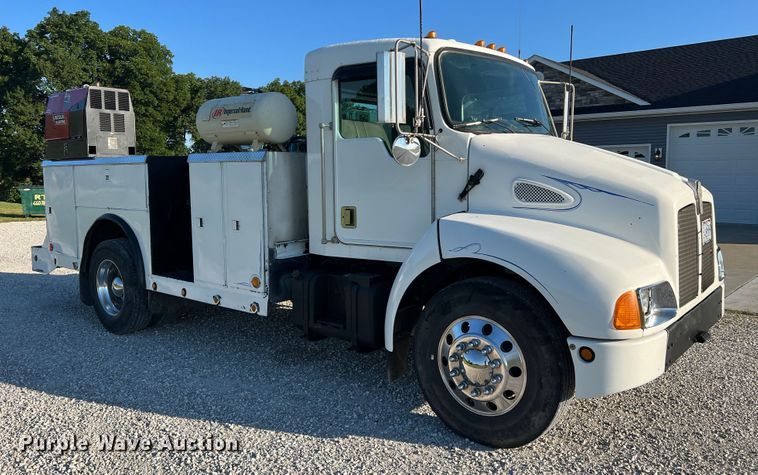 image for item KC9847 1995 Kenworth T300  utility / service truck