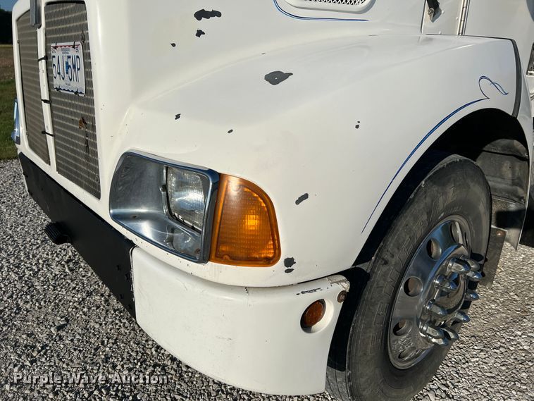 image for item KC9847 1995 Kenworth T300  utility / service truck