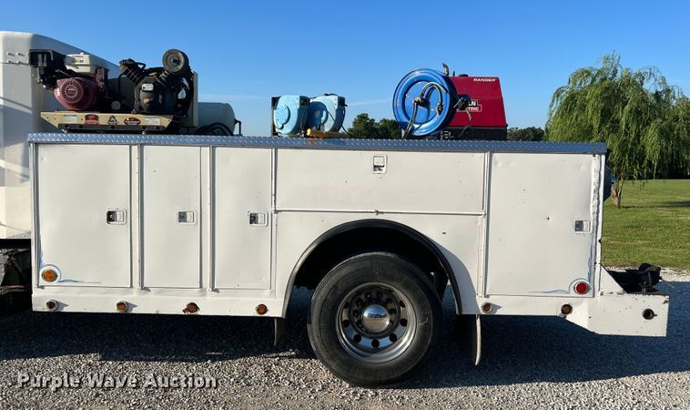 image for item KC9847 1995 Kenworth T300  utility / service truck