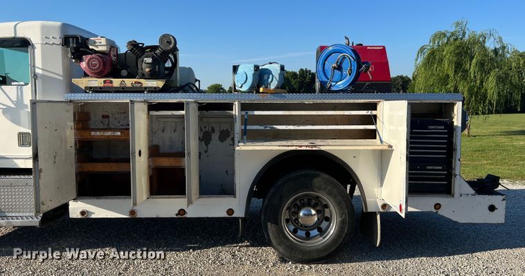 image for item KC9847 1995 Kenworth T300  utility / service truck