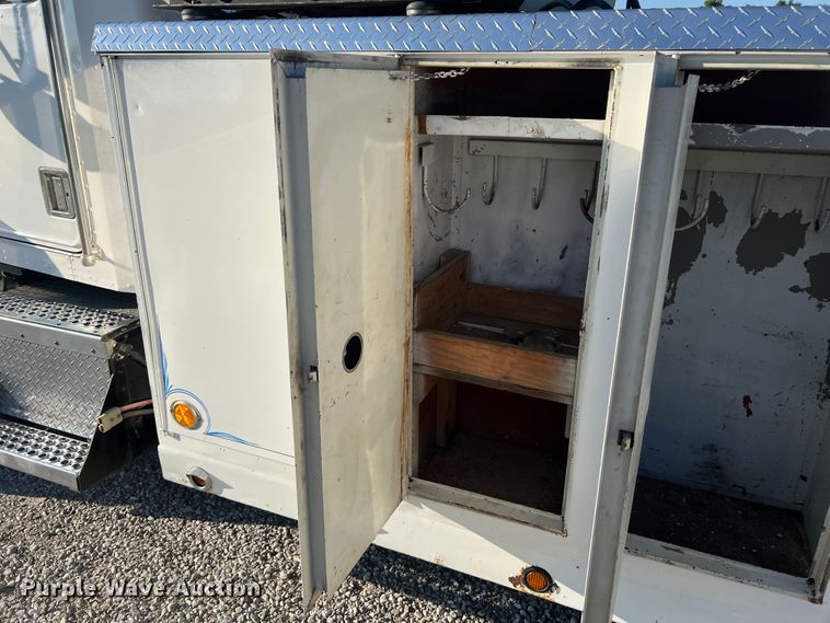 image for item KC9847 1995 Kenworth T300  utility / service truck