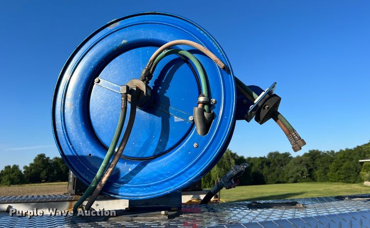 image for item KC9847 1995 Kenworth T300  utility / service truck