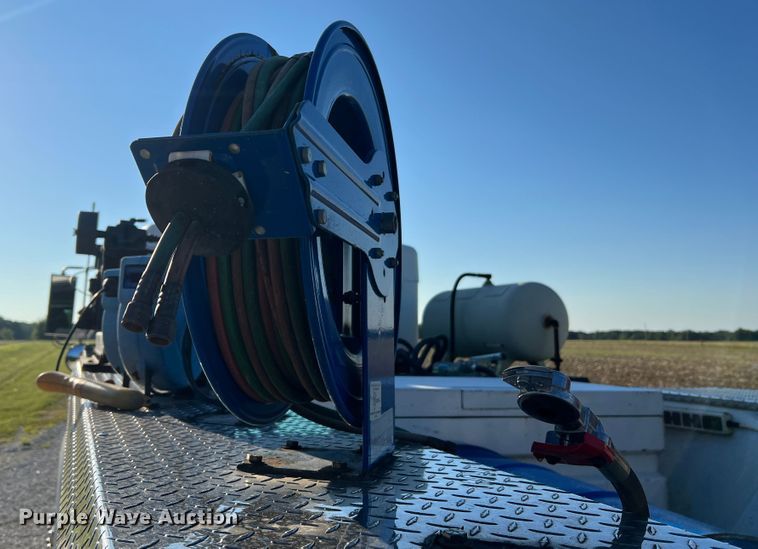 image for item KC9847 1995 Kenworth T300  utility / service truck