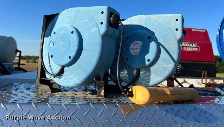 image for item KC9847 1995 Kenworth T300  utility / service truck