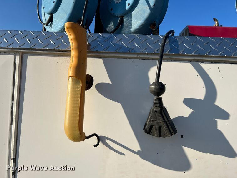 image for item KC9847 1995 Kenworth T300  utility / service truck